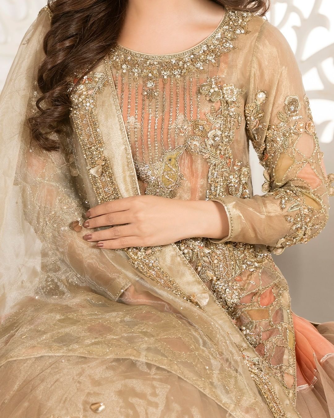 Elegant Pakistani Bridal Dress: Stunning Lehenga Kameez