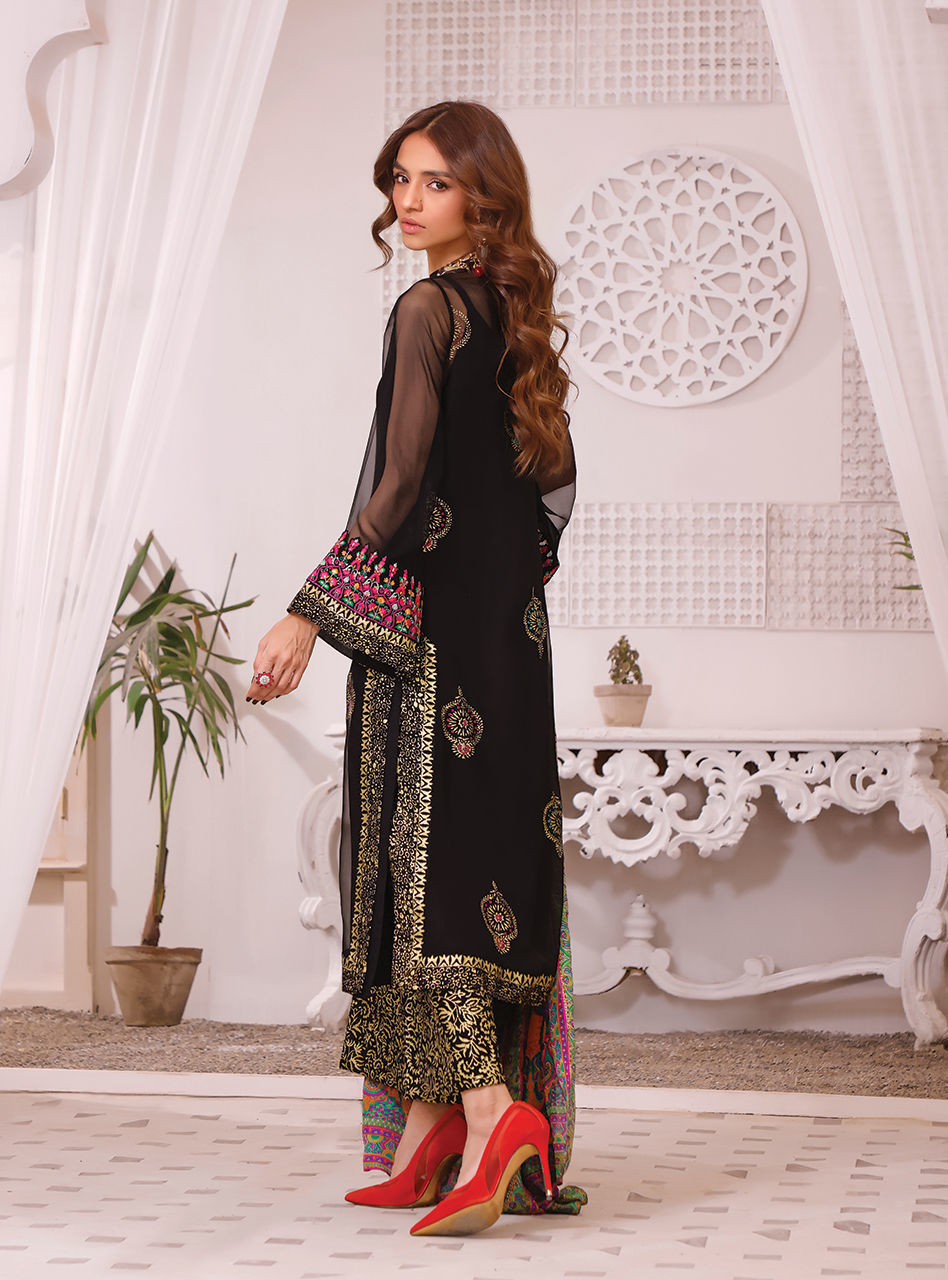 Latest Pakistani Chiffon Salwar Kameez in Black Color for Eid
