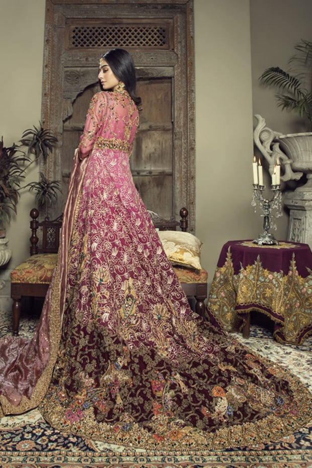 Latest Pakistani Luxury Lehnga  for Wedding Backside Look