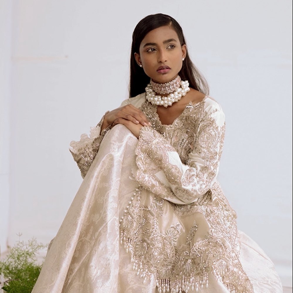 Latest Royal White Lehenga Kameez Pakistani Wedding Dress