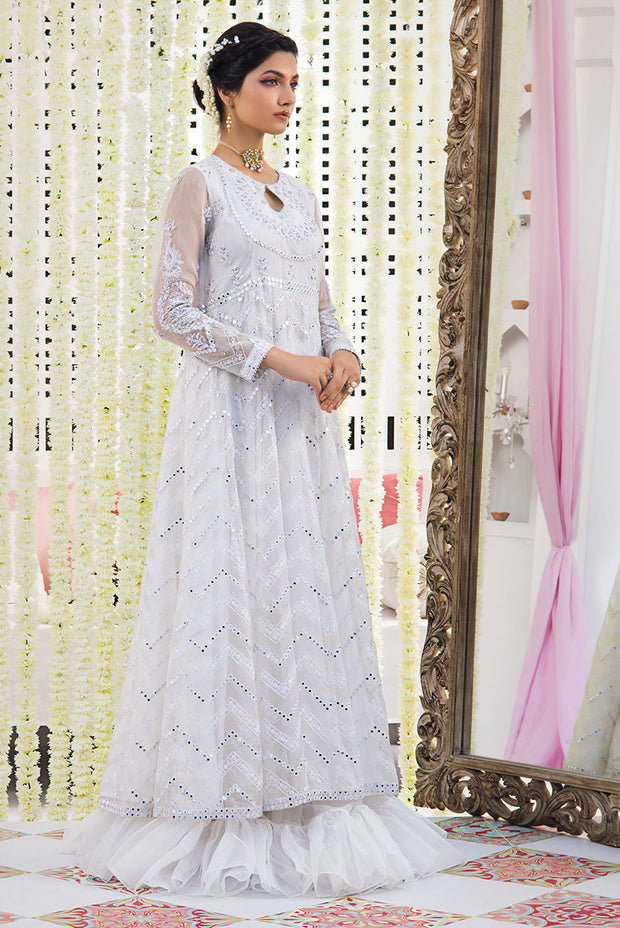 Traditional White Pakistani Nikkah Dress for Bride Online – Nameera by ...