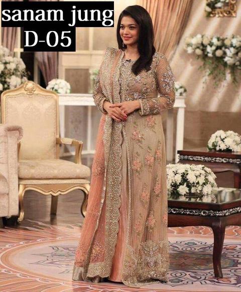 sanam jung wedding dress designer Sanam Jung and her family on wedding !