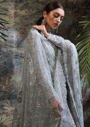 Latest Pakistani Bridal Heavy Dress for Wedding Sidepose