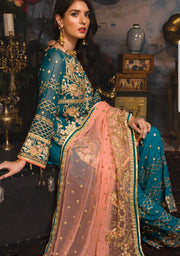 Latest embroidered Pakistani suit of women  2