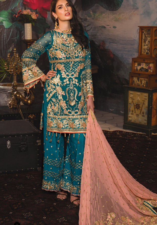 Latest embroidered Pakistani suit of women 