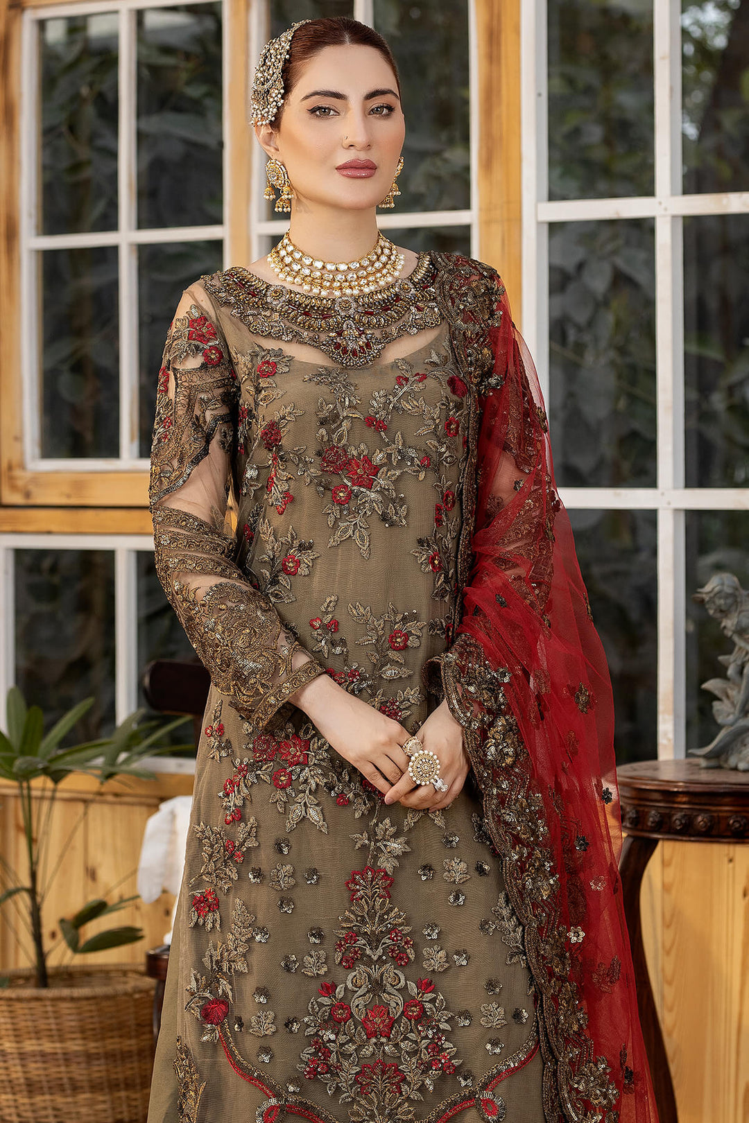 Lavish Designer Pakistani Salwar Kameez Embroidered Pakistani Party Wear