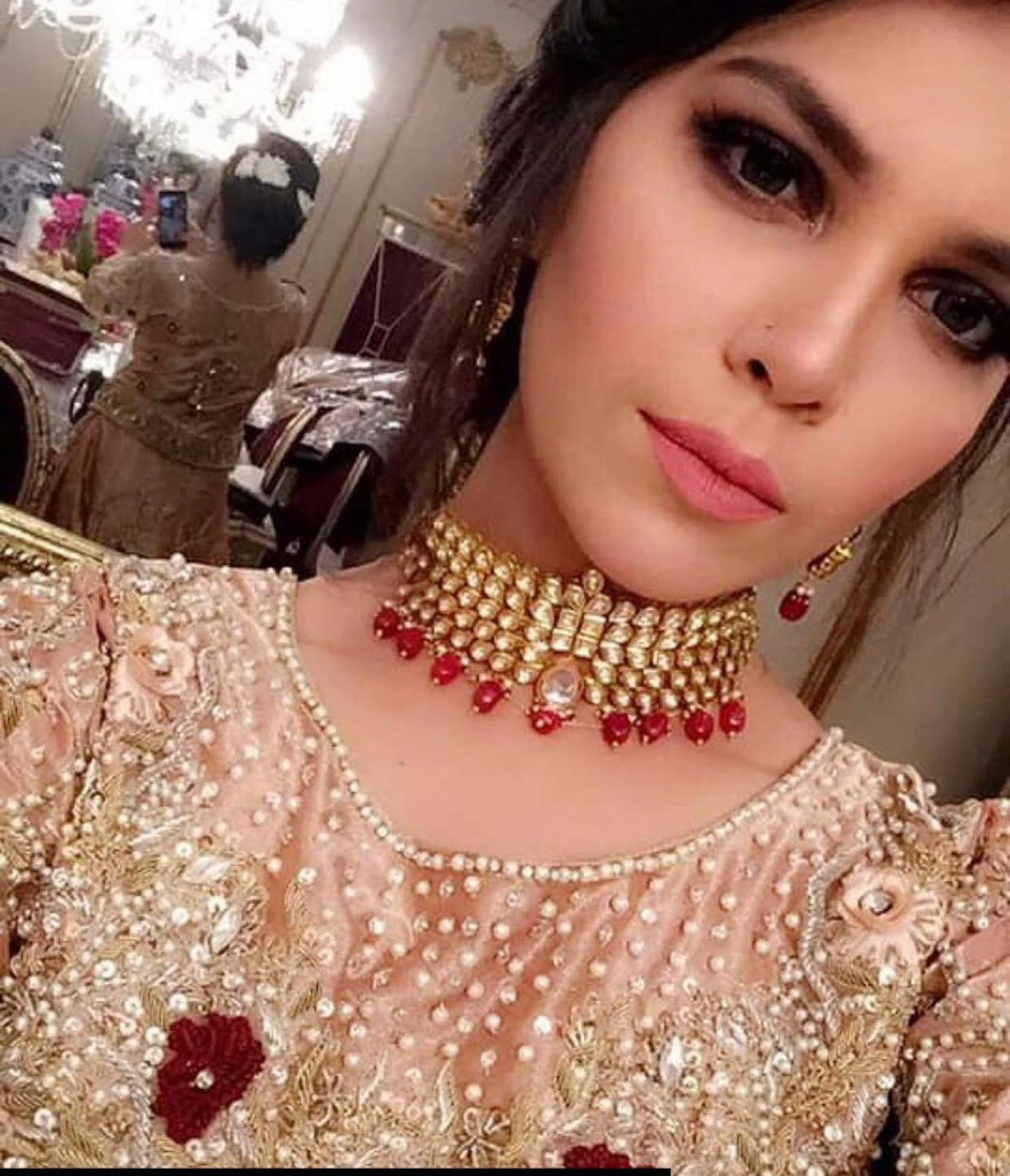 Light Kundan Choker Necklace Set  Front Look