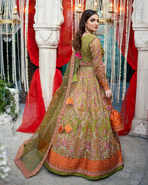 Mehndi Dress in Wedding Lehenga Choli and Dupatta Style Online