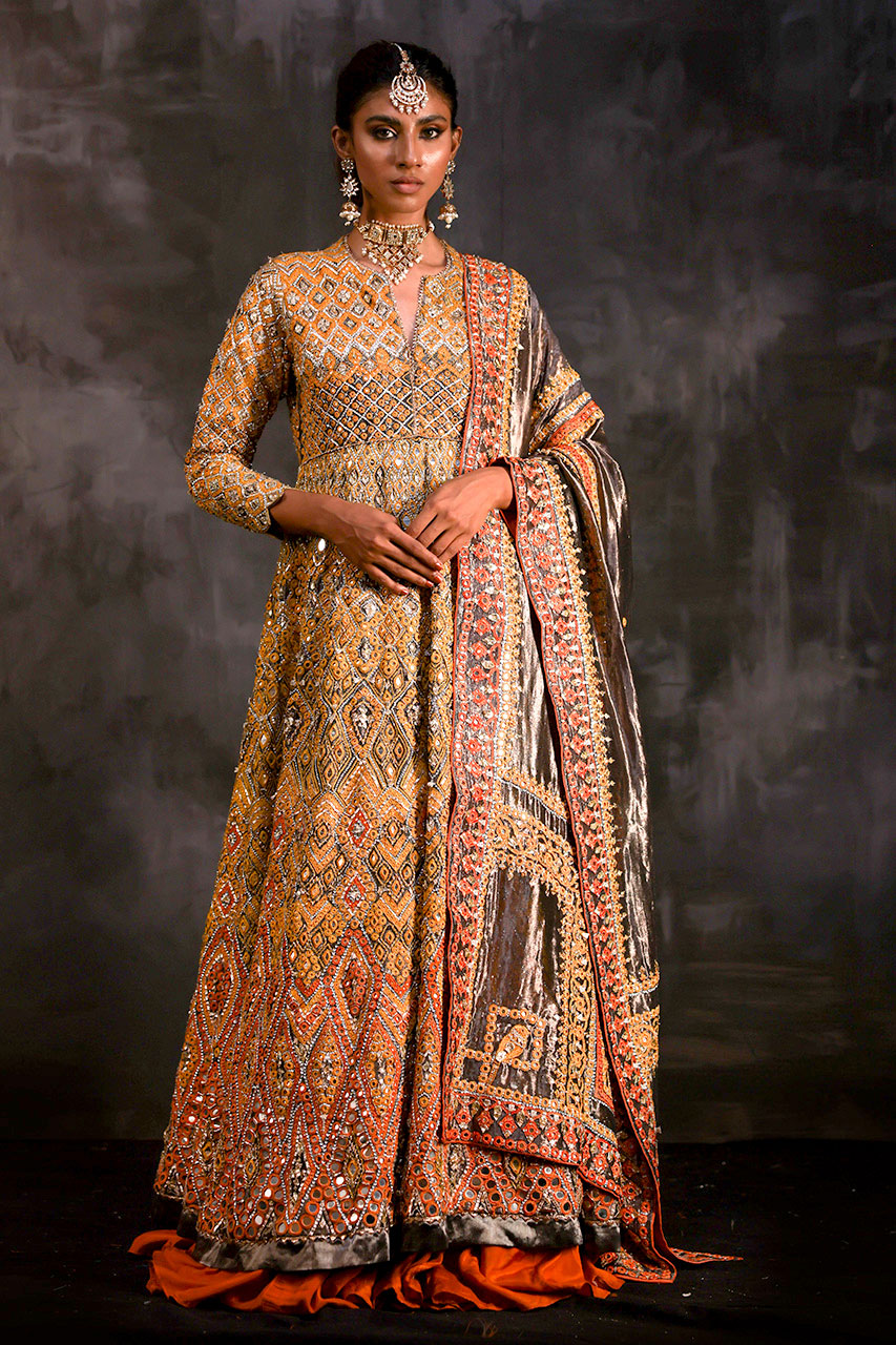 Elegant Yellow Mehndi Dress & Bridal Lehenga for Brides