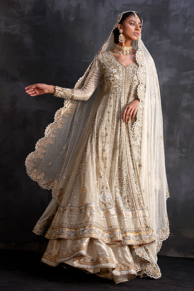 Pakistani Bridal Dress in Pishwas and Lehenga Style Online