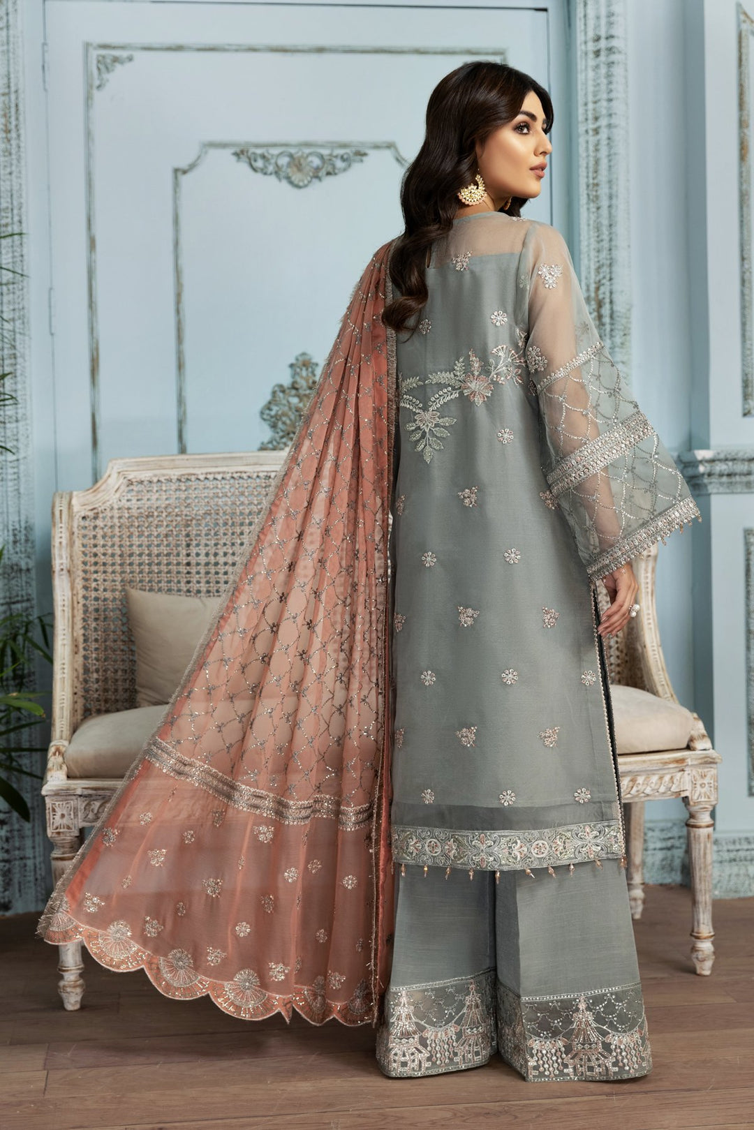 Traditional Dress Pakistani in Light Grey Shade Online 2022 Nameera by Farooq Traditional Dress Pakistani in Light Grey Shade Online 2022 Nameera by Farooq