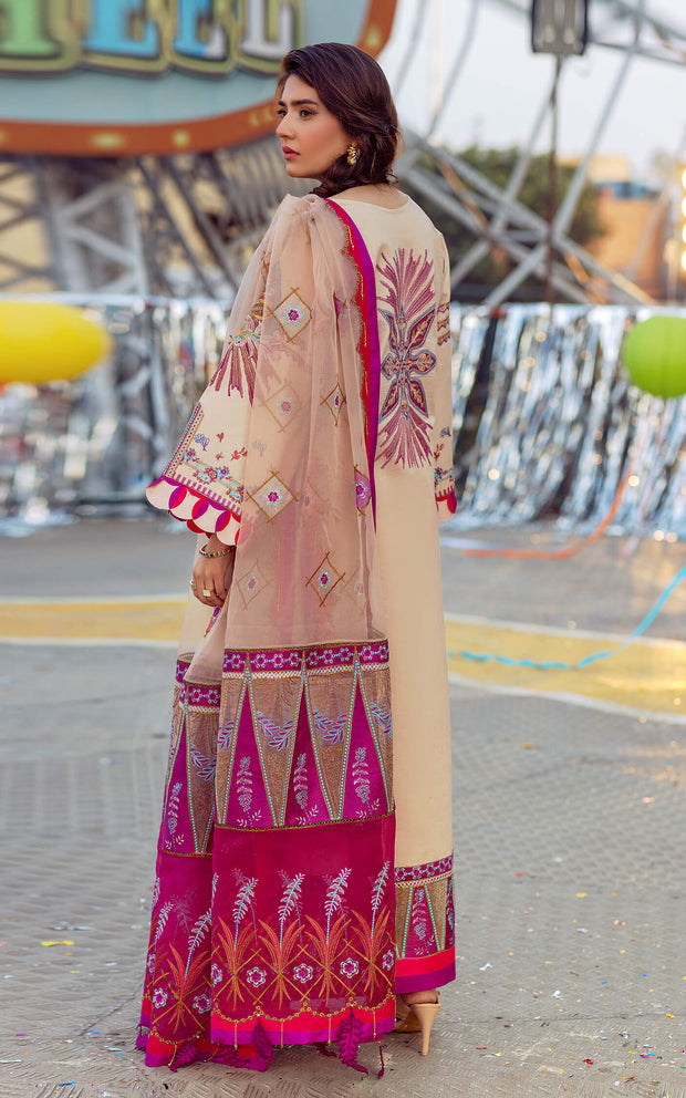 Pakistani Eid Dresses in Printed Peach Salwar Kameez 2022