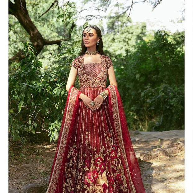 Long Trail Frock for Wedding in Red Color #N7054 | Red bridal dress,  Pakistani bridal wear, Beautiful bridal dresses