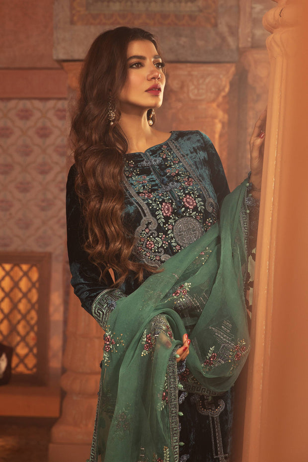 Pakistani Velvet Suit in Bottle Green Shade