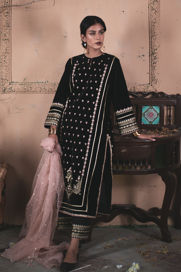 Pakistani Designer Winter Collection Latest Dress Nameera by Farooq Pakistani Designer Winter Collection Latest Dress Nameera by Farooq