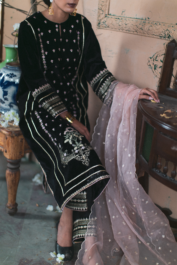 Pakistani Designer Winter Collection Latest Dress Nameera by Farooq Pakistani Designer Winter Collection Latest Dress Nameera by Farooq