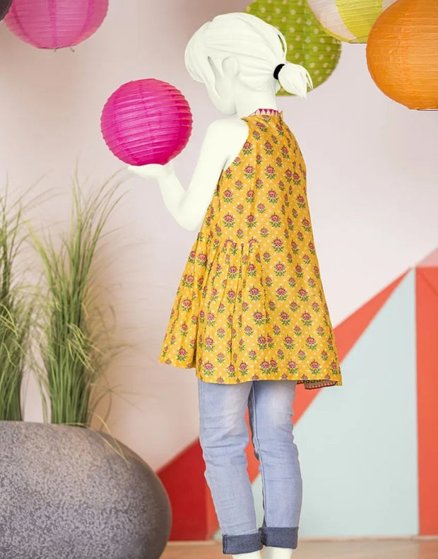 Pakistani kidz dress of yellow colour 2