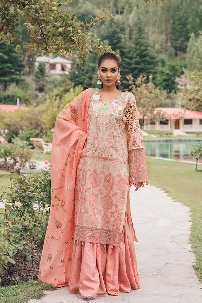 embroidered masoori dress with jamawar trouser Luxurious 3-piece formal by Zaiwaraat by Arwah, crafted in kundan masoori with intricate embroidery and handwork. Paired with an embellished gharara and embroidered dupatta perfect for mehndi, nikah, or reception elegance