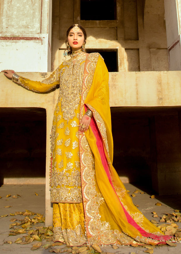 Latest Pakistani mehndi outfit for wedding wear in yellow color 