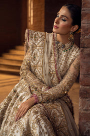 Premium Embellished Pakistani Bridal Dress in Alluring White and Gold Lehenga Choli Dupatta Style