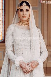 Premium White Pakistani Wedding Dress Online Neckline View