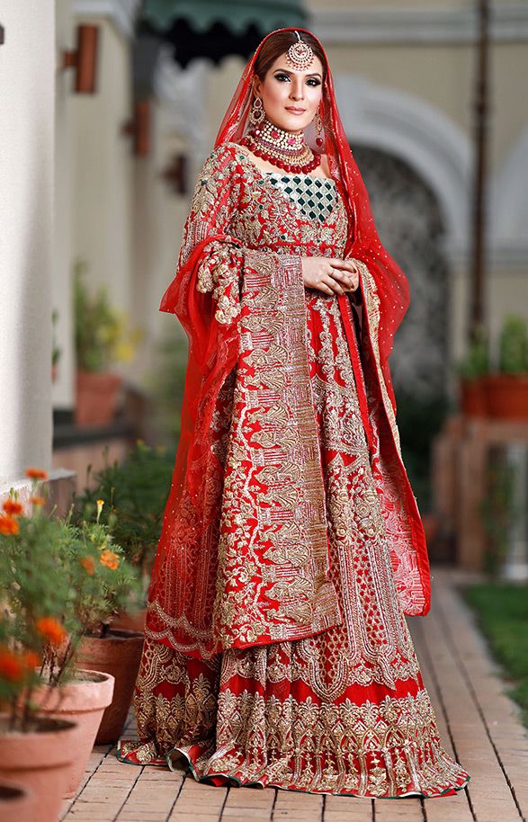 Red Bridal Lehnga Wear with Embroidery