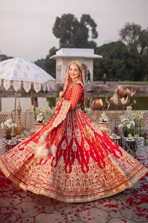 Red Gold Lehenga Choli Pakistani Wedding Dresses 2023