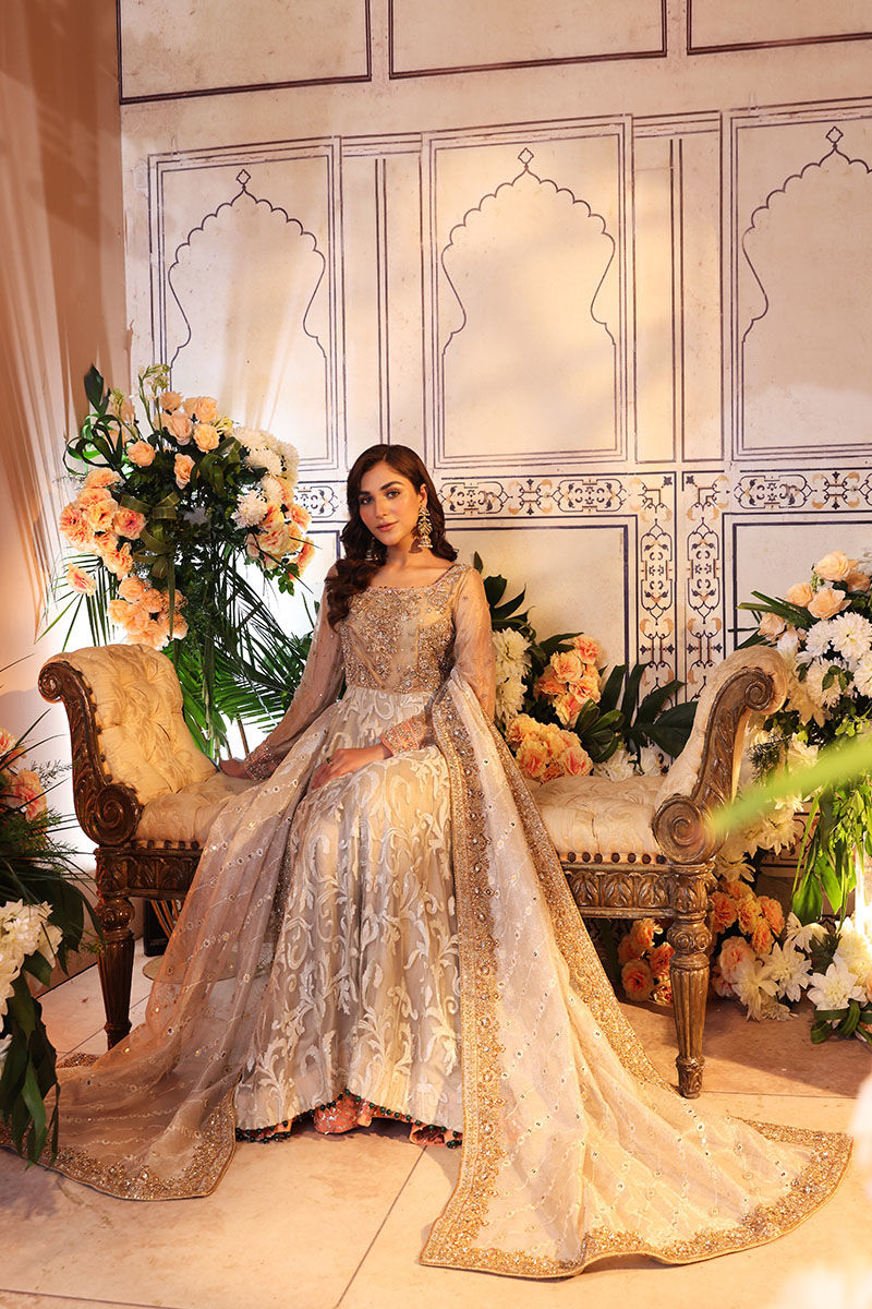 Elegant Pakistani Bridal Dress: Pishwas Frock & Sharara