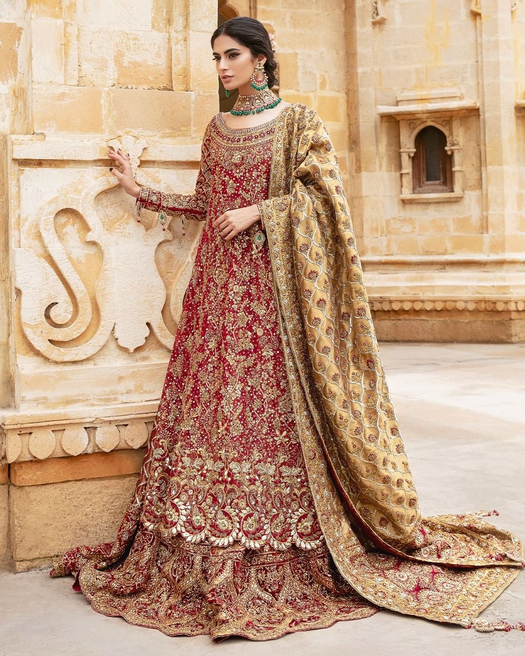 Elegant Pakistani Bridal Lehenga Kameez in Red