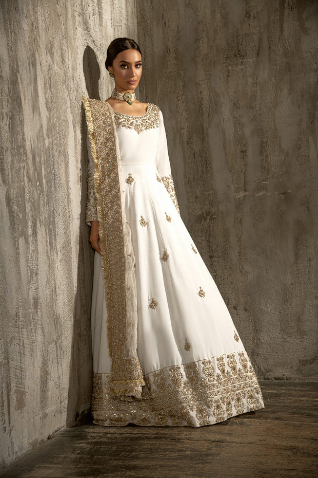 Royal Nikkah Dress for Bride in Traditional Pishwas Style