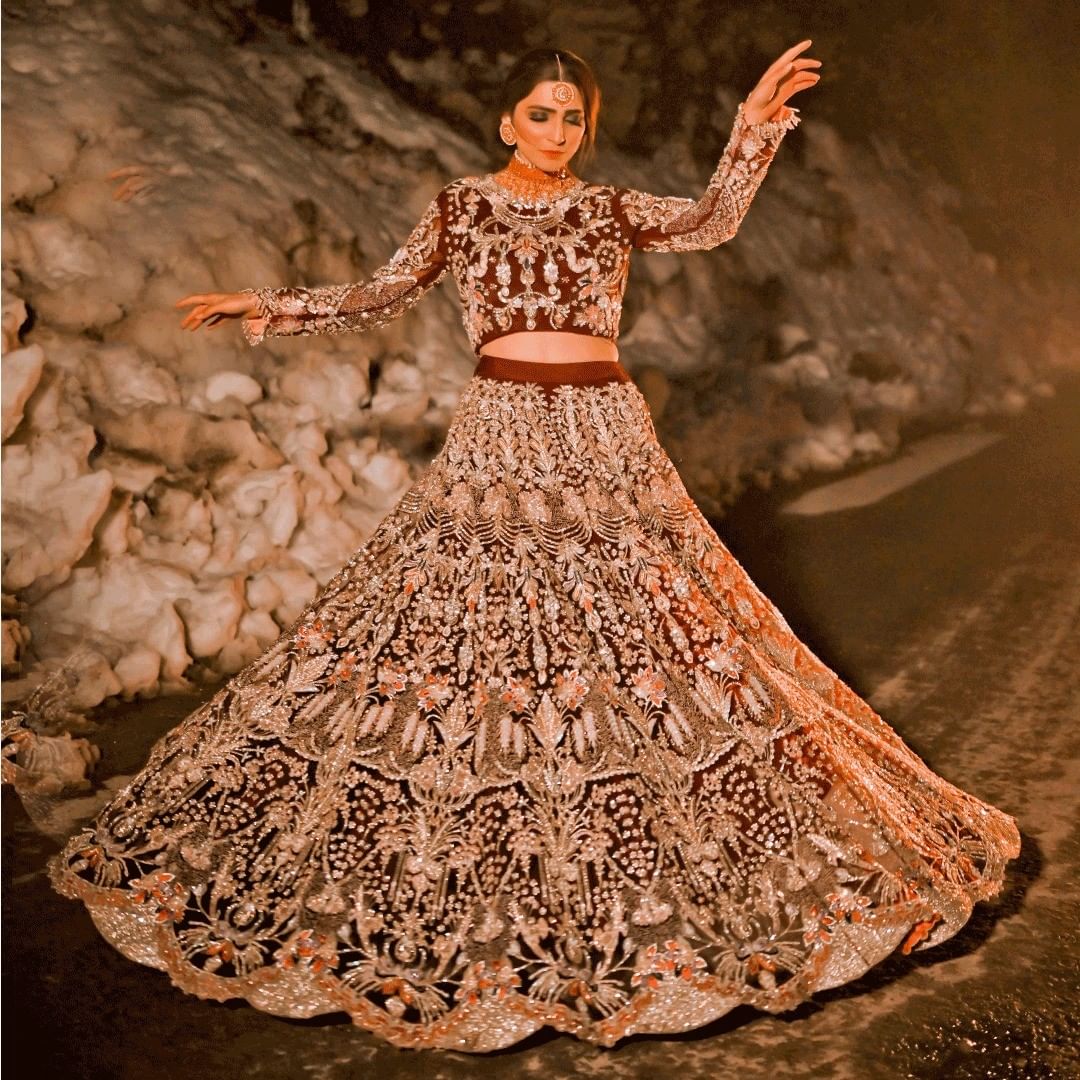 Royal Pakistani Lehenga Choli Dupatta Dress for Bride