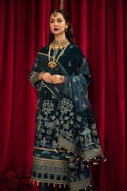 Salwar Kameez Embroidered by Pakistani Designer 2022