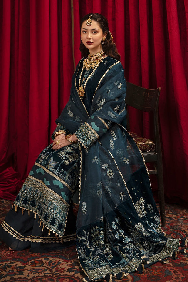 Salwar Kameez Embroidered by Pakistani Designer Online