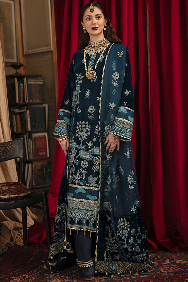 Salwar Kameez Embroidered by Pakistani Designer