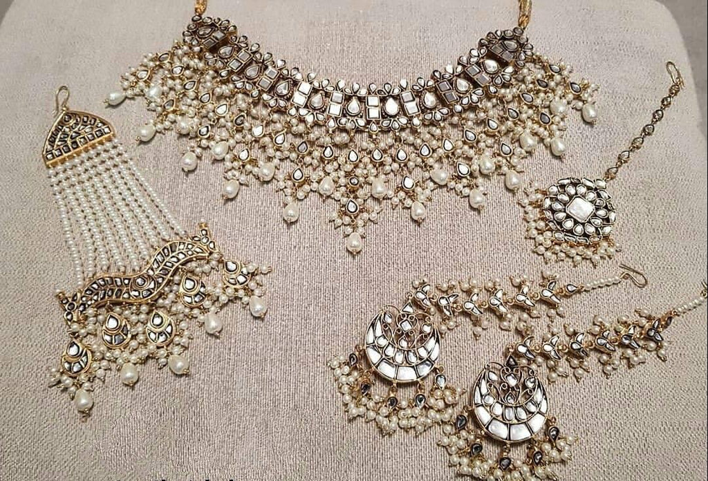 Silver kundan jewelry shop set