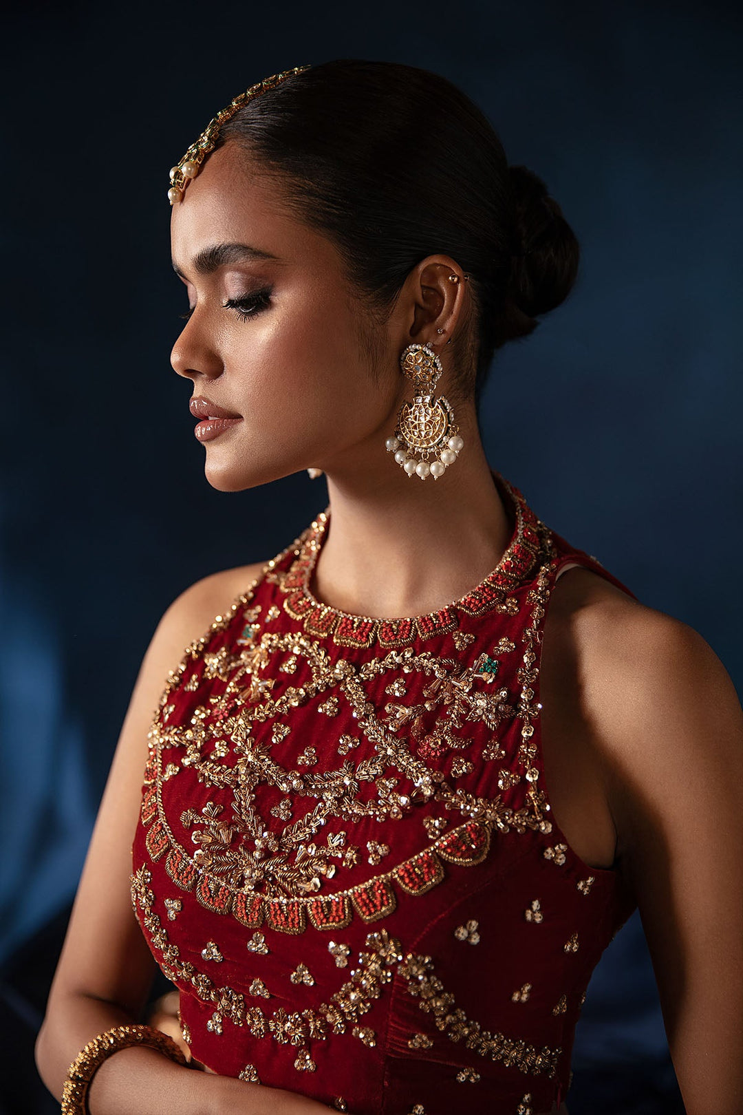 Elegant Sleeveless Bridal Lehenga Choli for Pakistani Weddings