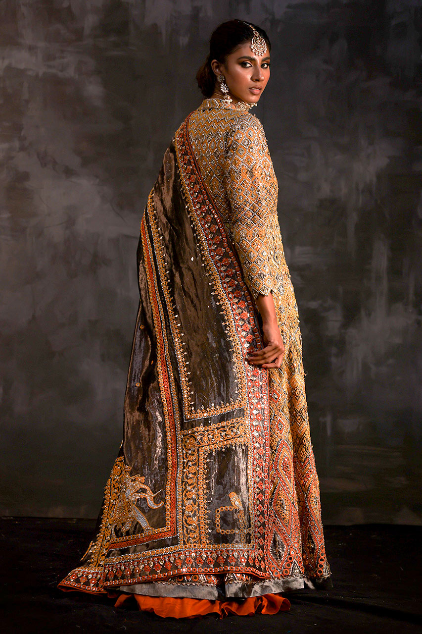 Elegant Yellow Mehndi Dress & Bridal Lehenga for Brides