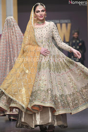 white bridal lehenga Pakistani