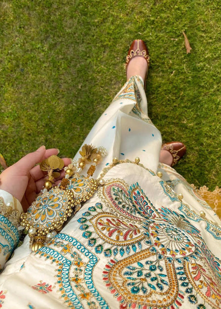 Pakistani White Kameez Salwar with Yellow Dupatta