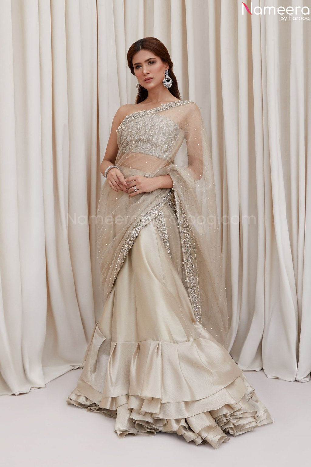 white saree pakistani
