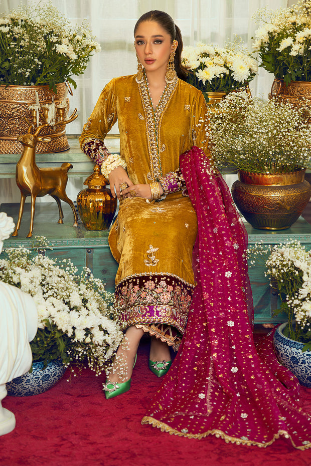 Yellow Velvet Salwar Kameez Pakistani Wedding Dress
