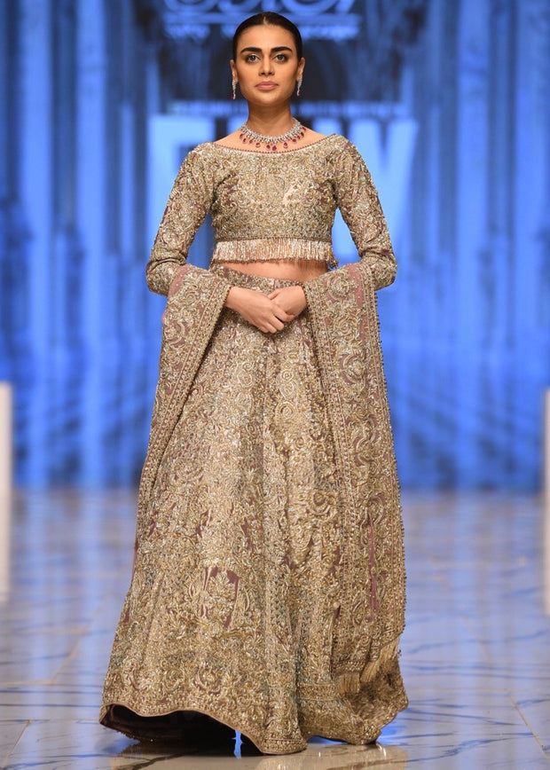 Beautiful bridal embroidered lehnga dress in lavish pink color 