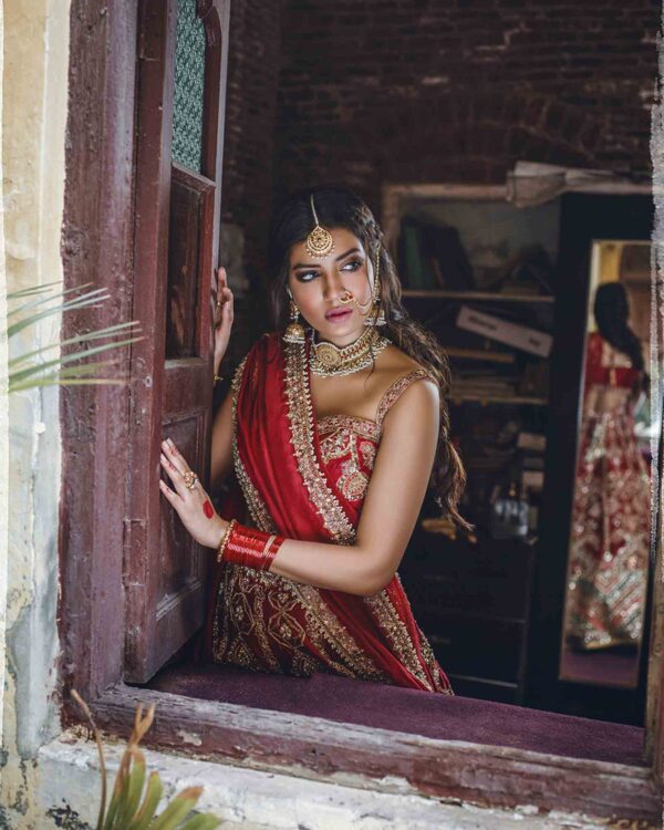 red lehnga